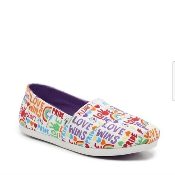 𝅺Toms Alpargata Unity Love Wins Slip on Shoes NWT Size 5 Pride Rainbow Sneakers - Picture 1 of 10